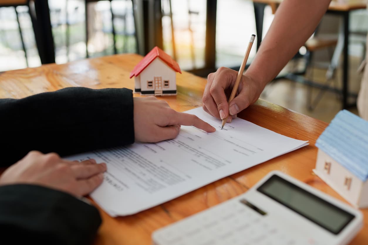 Signing an offer/agreement